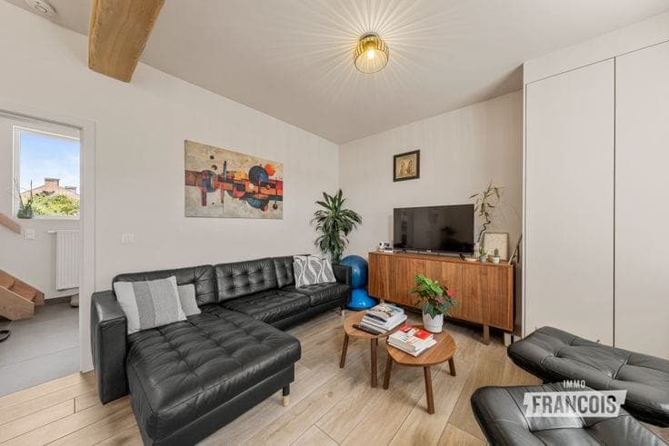 Move-in ready starter home with large garden for sale in Ru…