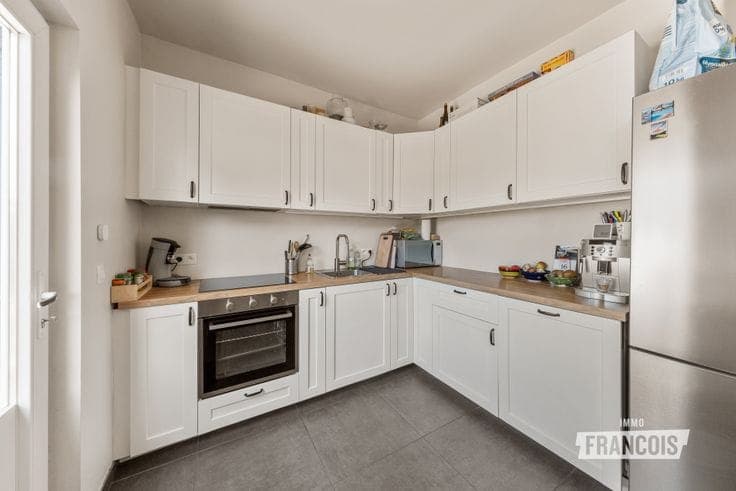 Move-in ready starter home with large garden for sale in Ru…