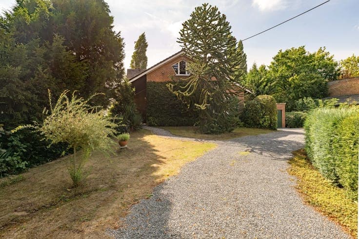 Charmante, op te knappen, statige villa met 3 slaapkamers...