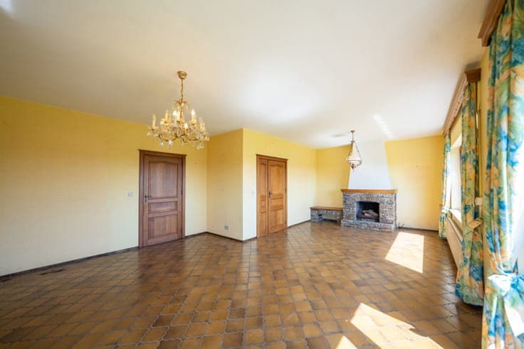 Stunning views and spacious rooms in the heart of Auby
