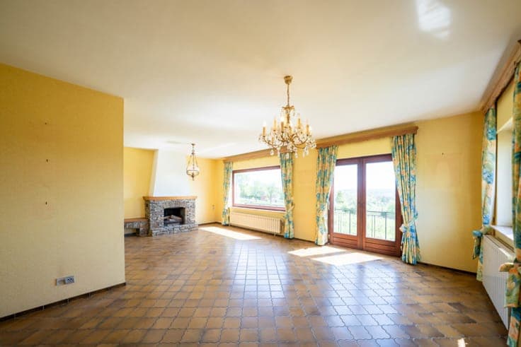 Stunning views and spacious rooms in the heart of Auby