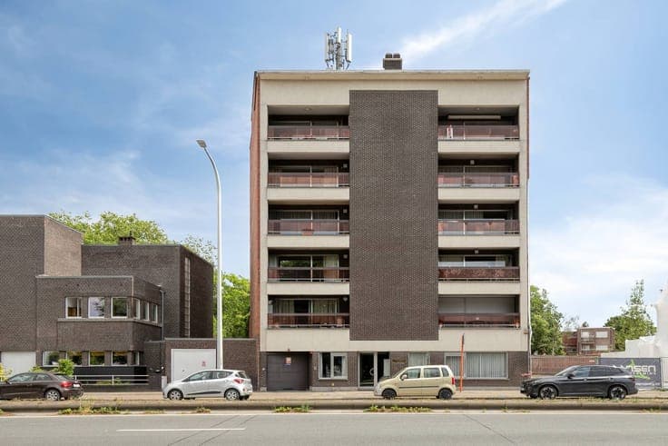 Investment property with 12 apartments in Boom
