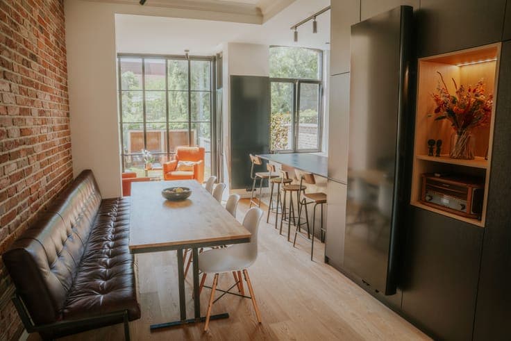 Characterful 1920s town house, 6 bedrooms, Matadi