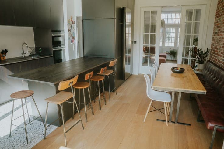 Characterful 1920s town house, 6 bedrooms, Matadi