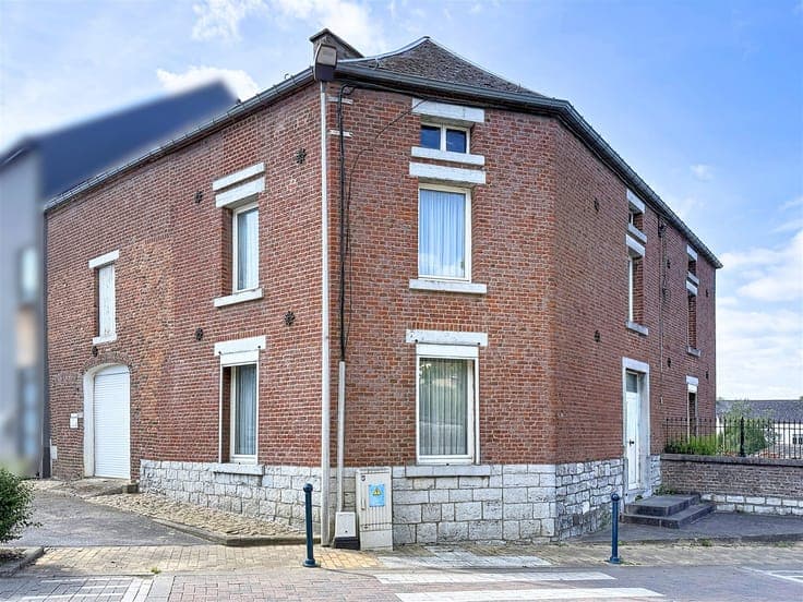 CHARMING VILLAGE HOUSE – 3 BEDROOMS – GARDEN – GARAGE