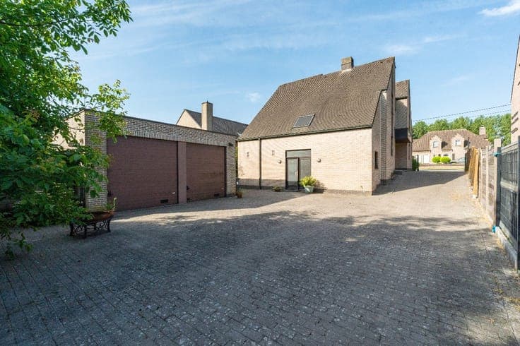 Impressive property with wellness and 5 bedrooms in Lede