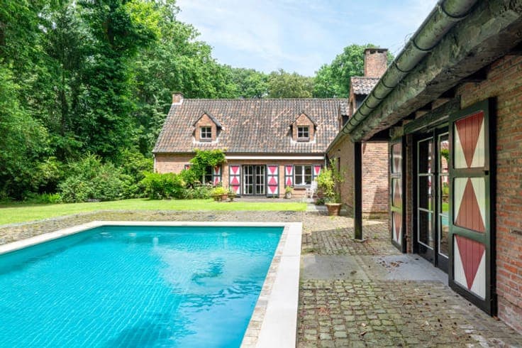 AARTSELAAR – Villa in a prestigious residential area