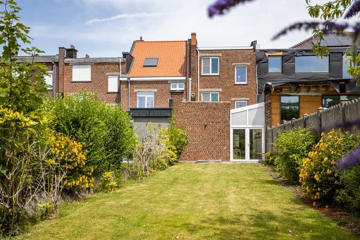 Karaktervolle BURGERWONING mét STADSTUIN, in de gekendste...
