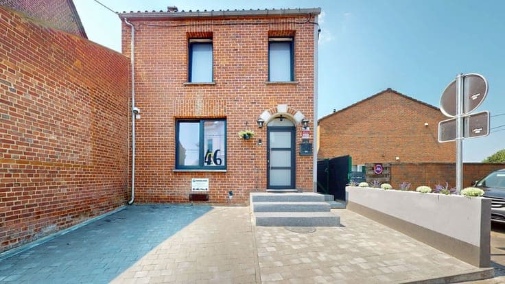 Magnifique maison rénovée avec materiaux haut de gamme. Chau