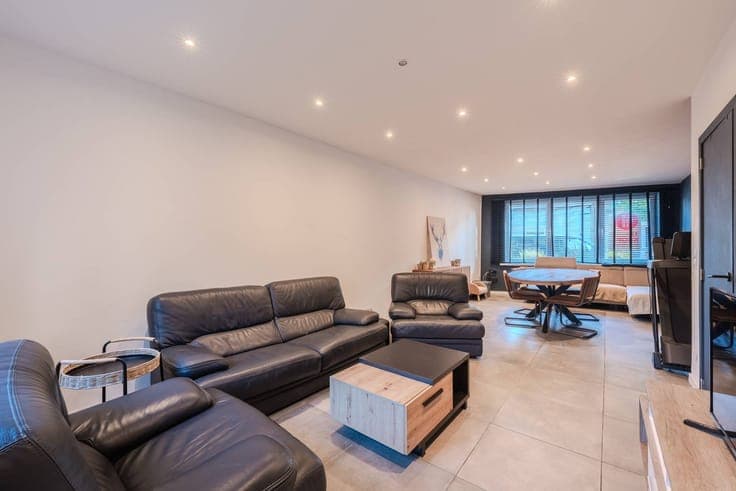 Renovated house for sale in the heart of Mariakerke in Osten