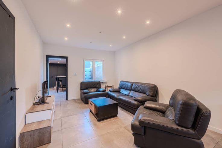 Renovated house for sale in the heart of Mariakerke in Osten