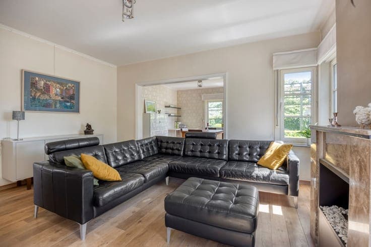 Open bebouwing met 4 slaapkamers, aangename tuin en garage