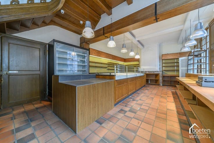 VEURNE: Karaktervol eigendom, type herenwoning, in het br...