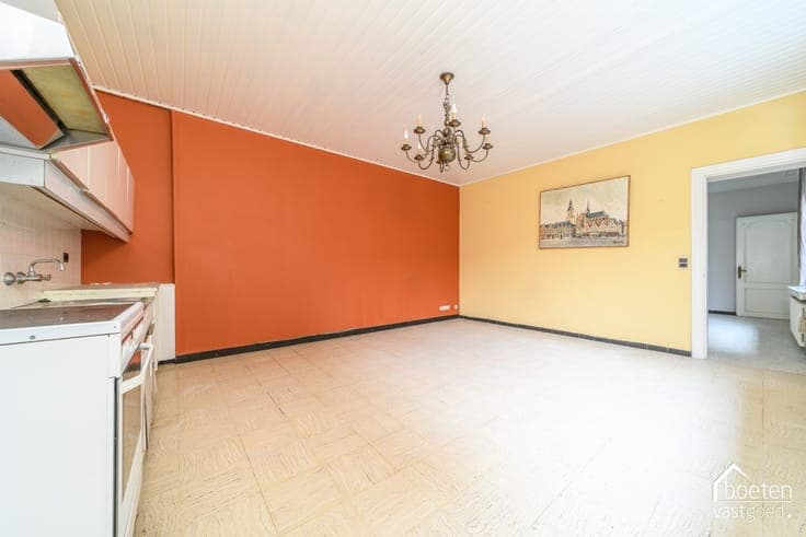 VEURNE: Karaktervol eigendom, type herenwoning, in het br...