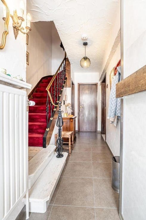 Charming home with 3 bedrooms, garage and garden