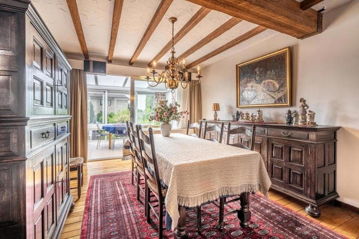 Charming home with 3 bedrooms, garage and garden
