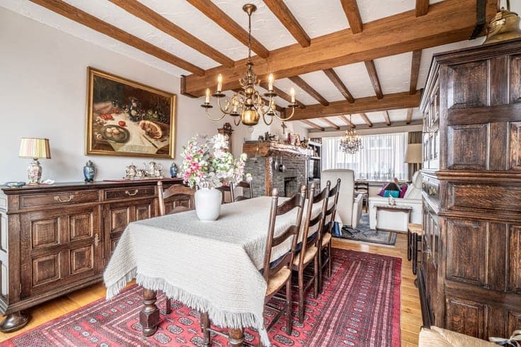 Charming home with 3 bedrooms, garage and garden