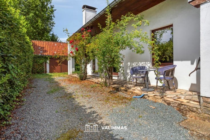 Zeer ruime open bebouwing met dubbele garage & grote tuin...