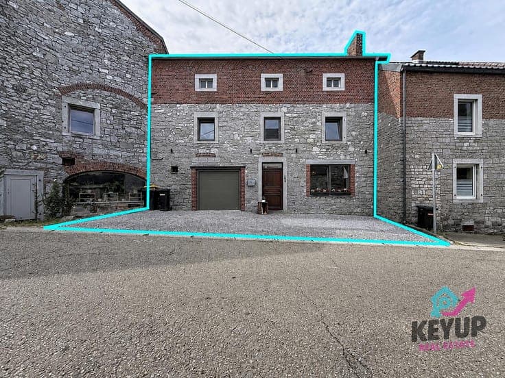Stone house full of potential in Mettet