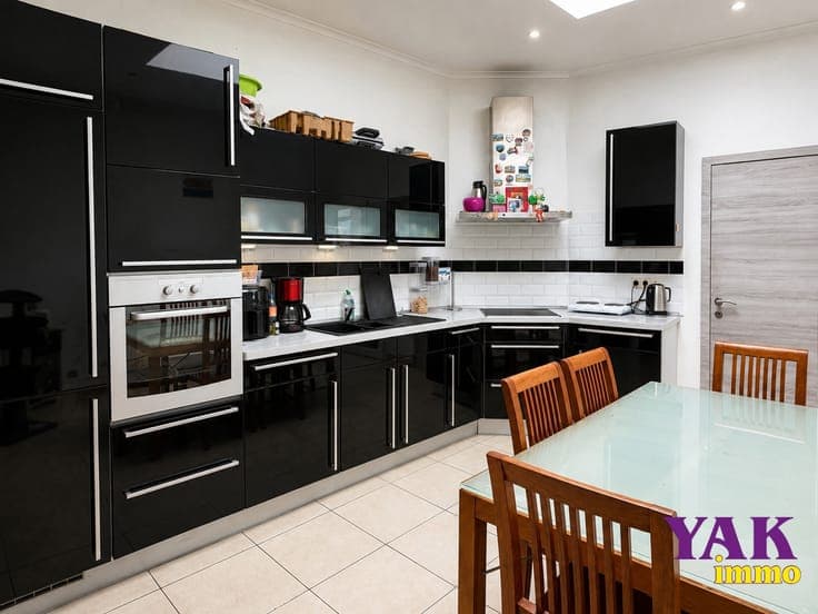 A superb, fully renovated house with a garden