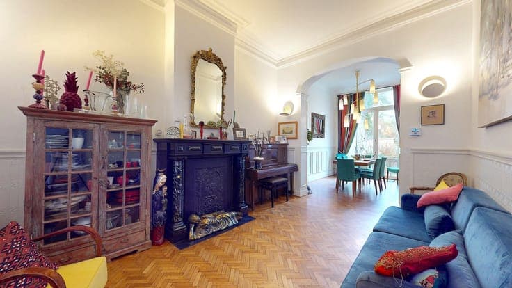 MANOR HOUSE WITH 6 BEDROOMS +/- 340 M² WITH A GARDEN OF +/-