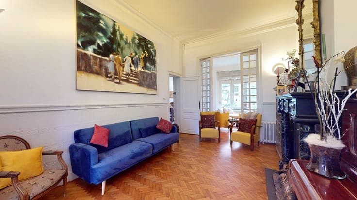 MANOR HOUSE WITH 6 BEDROOMS +/- 340 M² WITH A GARDEN OF +/-