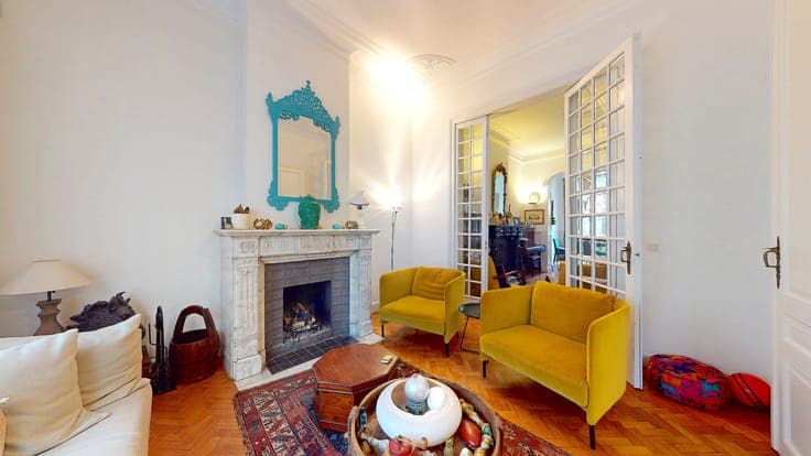 MANOR HOUSE WITH 6 BEDROOMS +/- 340 M² WITH A GARDEN OF +/-