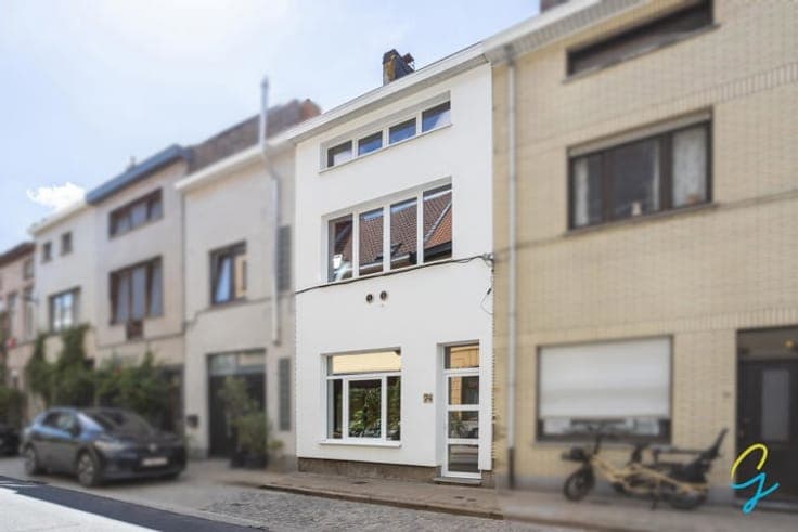 Stylishly Renovated Family Home with 4 Bedrooms and a Garden