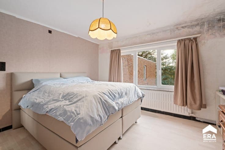 For sale in Zoutleeuw: house with 5 bedrooms in need of reno