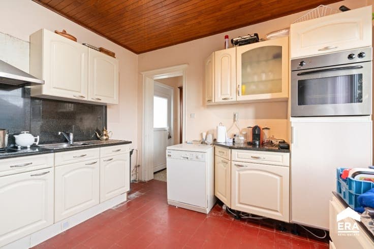 For sale in Zoutleeuw: house with 5 bedrooms in need of reno