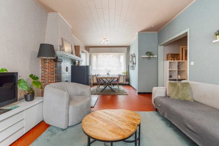 Spacious 4-bedroom house in central Buggenhout