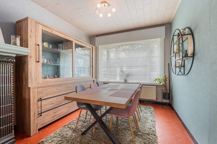 Spacious 4-bedroom house in central Buggenhout