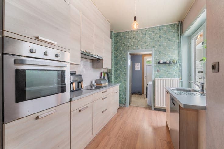 Spacious 4-bedroom house in central Buggenhout