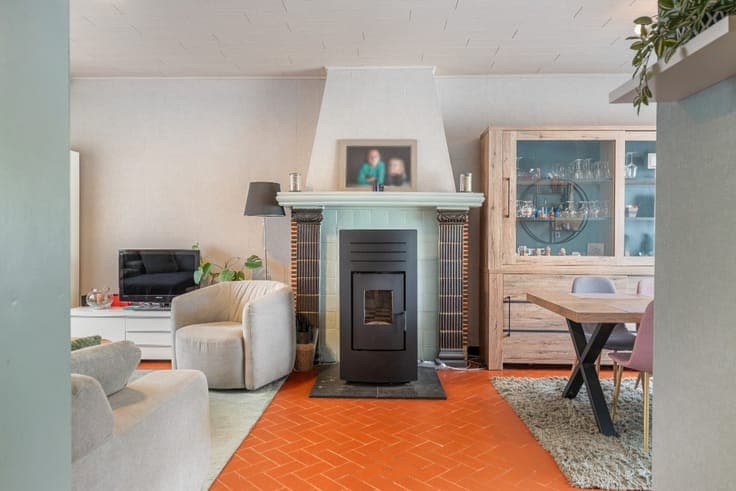 Spacious 4-bedroom house in central Buggenhout