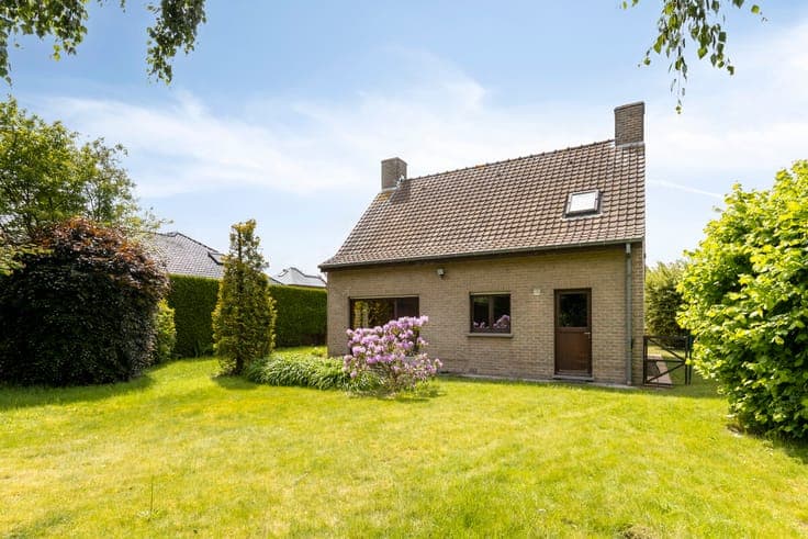 Detached house on a residential location for sale in Gullege
