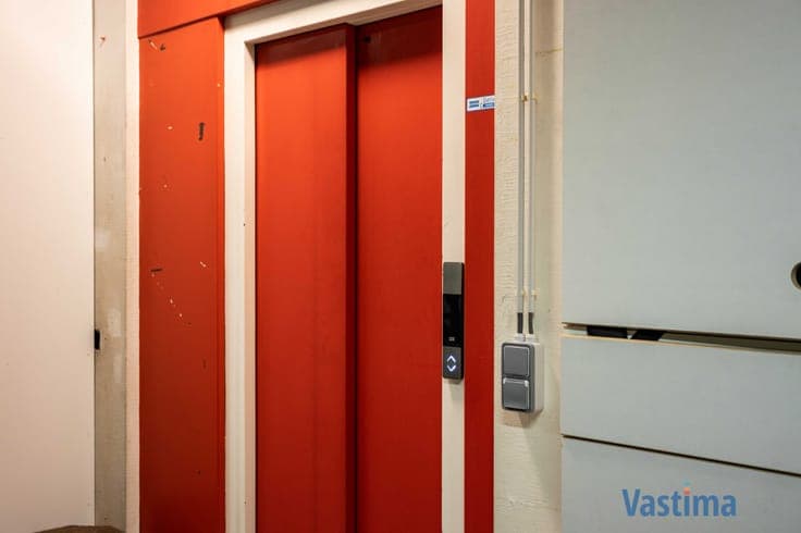 Unieke stadswoning met lift en garage in hartje Aalst
