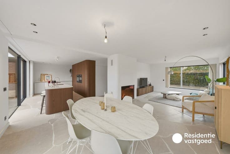 Stylish and energy-efficient semi-detached house with a sun