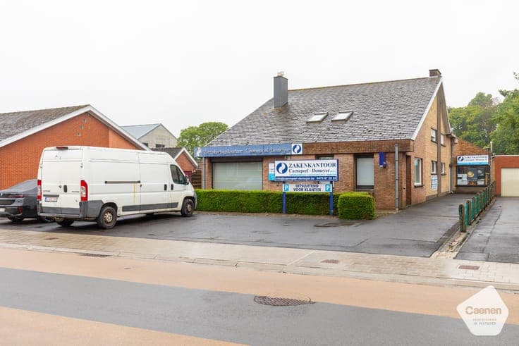Uitzonderlijk ruime eigendom met wonen en werken onder éé...