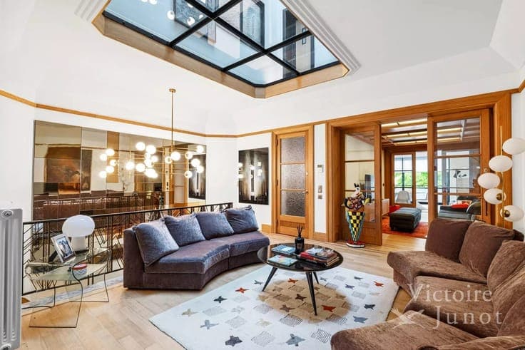 Molière – Renovated mansion with outbuilding and garden