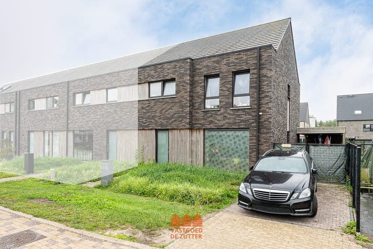 Recente halfopen gezinswoning met zuidgerichte tuin