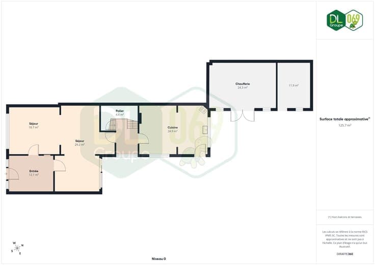 Spacious 2-fronted house with a large courtyard and great po