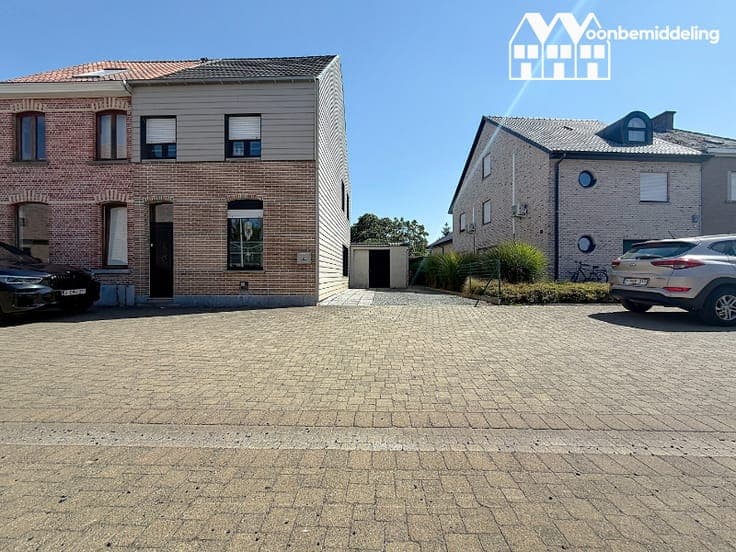 Aalst (Hofstade): halfopen bebouwing met tuin, oprit en u...