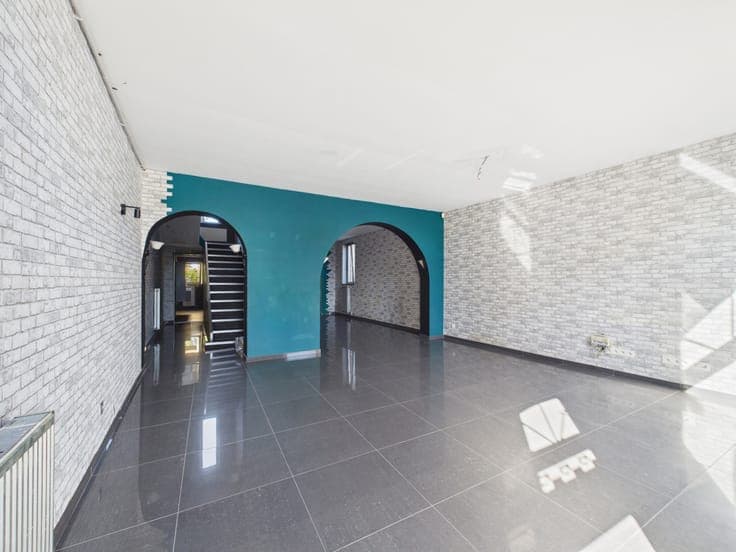 Semi-detached house with 4 bedrooms, garden and garage