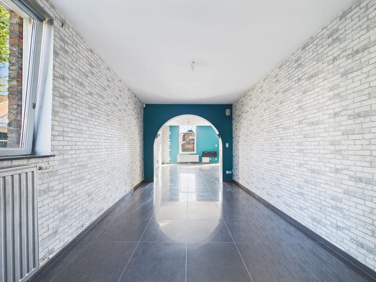 Semi-detached house with 4 bedrooms, garden and garage