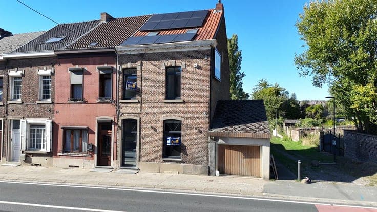 Semi-detached house with 4 bedrooms, garden and garage