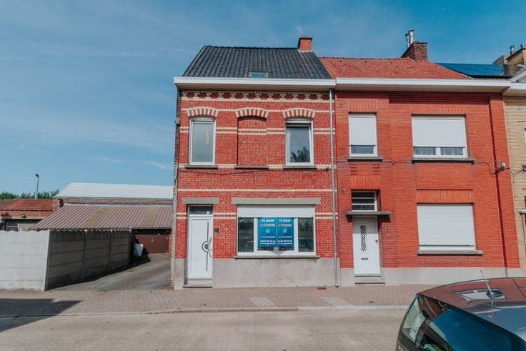 Interessante GEZINSWONING met 4 slaapkamers én met tuin t...