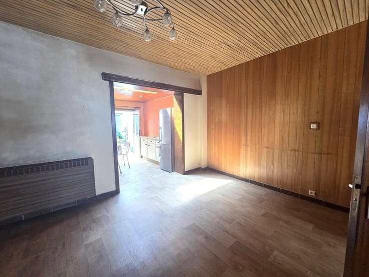Cool terraced house in a popular residential area...