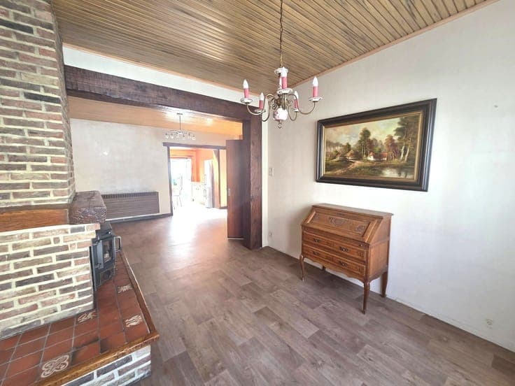 Cool terraced house in a popular residential area...
