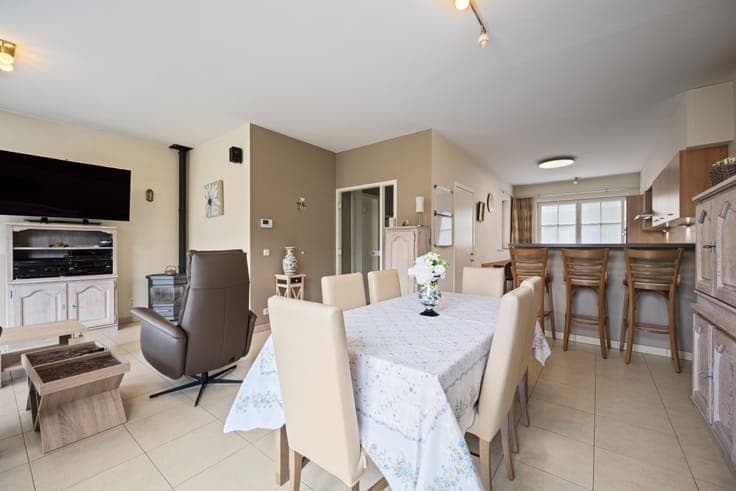 Héél ruime woning in het centrum van Lendelede met 4 slaa...