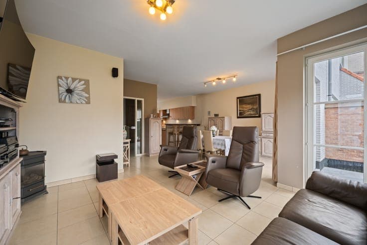 Héél ruime woning in het centrum van Lendelede met 4 slaa...